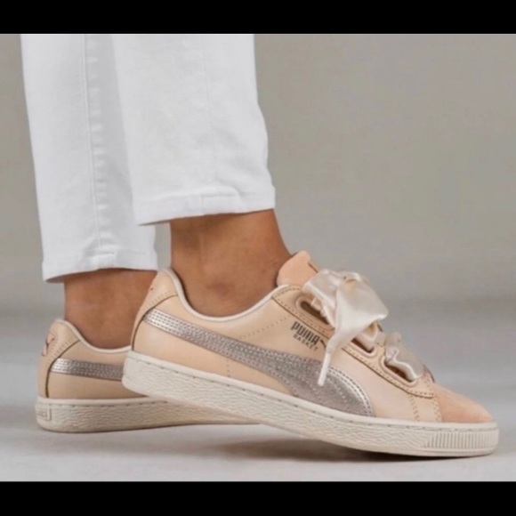 Puma women’s size 9 basket ball sneaker with ribbons - Picture 3 of 8